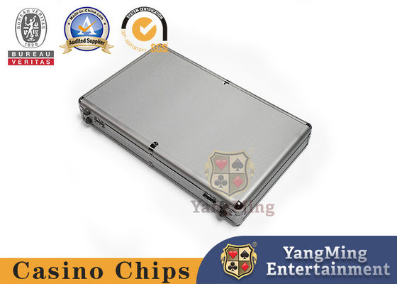 বিলাসবহুল 600pcs অ্যালুমিনিয়াম 14 জি ক্লে চিপ বক্স ক্যাসিনো ব্যাকারেট পোর্টেবল স্পঞ্জ সিলভার রুলেট চাকা ব্ল্যাকজ্যাক চিপস কেস